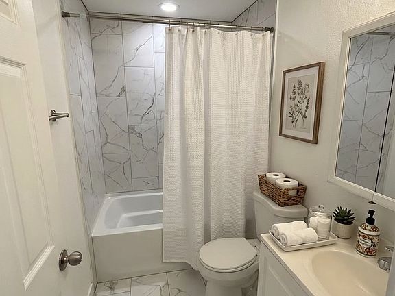 5th image of 2809 N Honeysuckle Dr #1