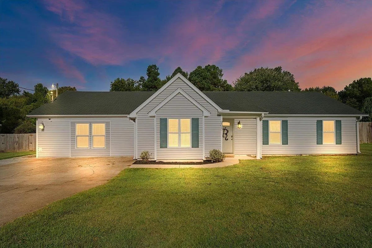 3 bed, 2.0 bath, 1812 sqft, $1,500 — Photo 1