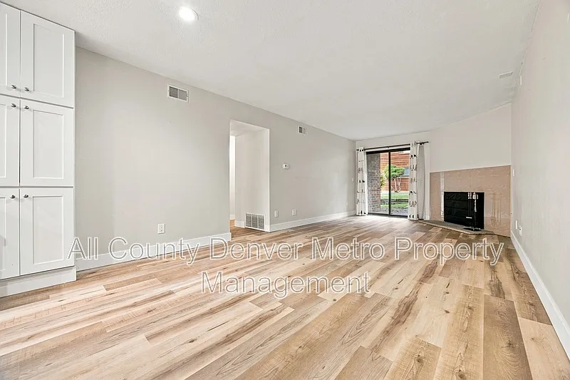 433 Wright St #101