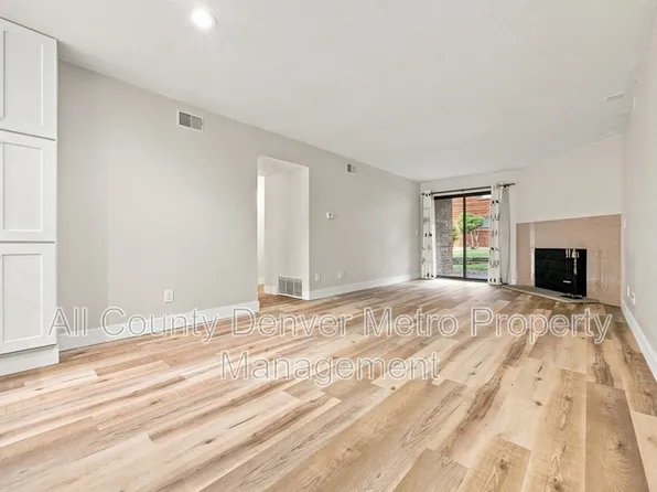 433 Wright St APT 101, Lakewood, CO 80228