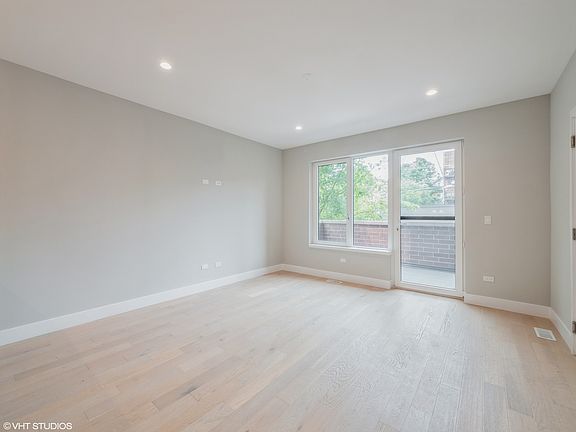 4th image of 4906 N Kenmore Ave #1S