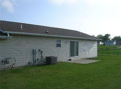 2nd image of 325 Grant Avenue Cir