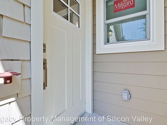 4th image of 1033B Garland Ave