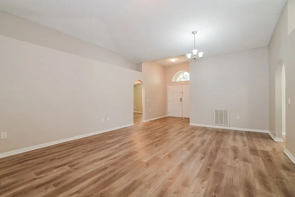 3 bed, 2.0 bath, 1592 sqft, $2,405 — Photo 4