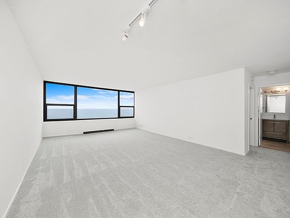 3rd image of 1850 N Clark St APT 2405