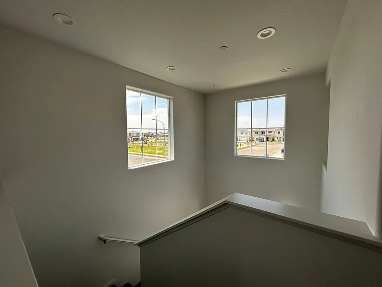 1021 W Payson Ave — Photo 8