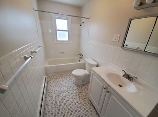 43 Pine St FLOOR 2, Bloomfield, NJ 07003