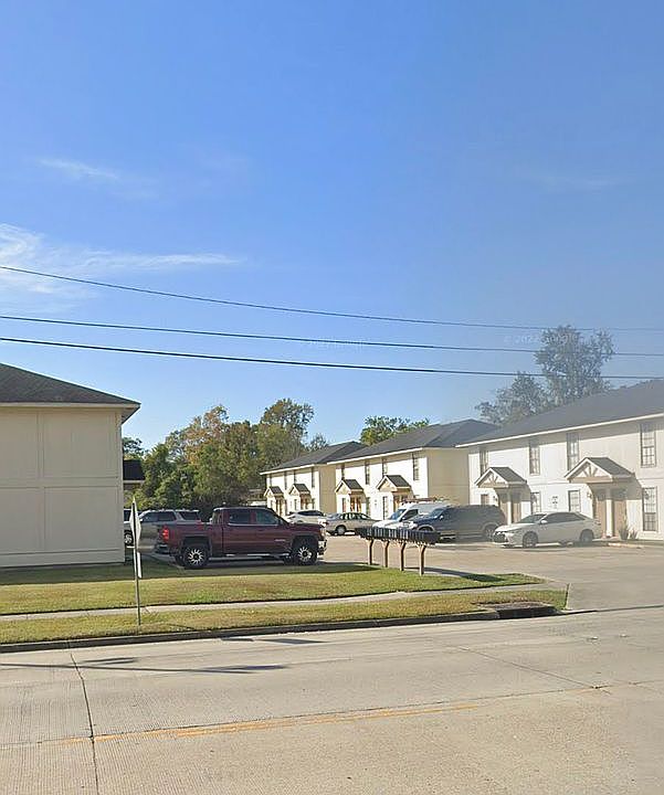 2nd image of 3325 Monterrey Dr