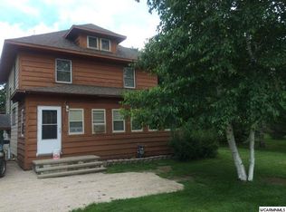 18 Birch St NE, New London, MN 56273