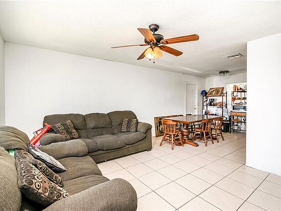 4th image of 3808 Mohawk Dr