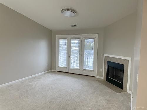 5th image of 3041 Westminster Dr APT 207