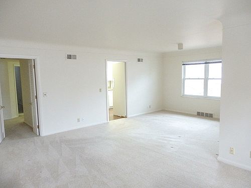 3rd image of 3328 Mowbray Ln