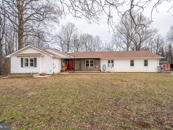 342 Fieldstone Dr, Bunker Hill, WV 25413