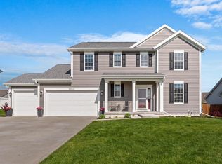 W240N5703 Maple Grove Ln, Sussex, WI 53089