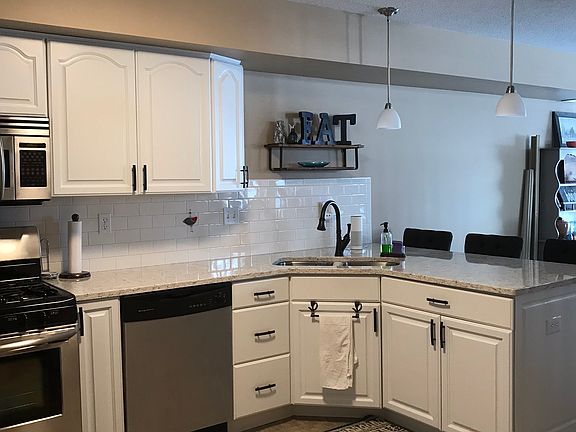 3rd image of 4782 Lynnbrook Ln