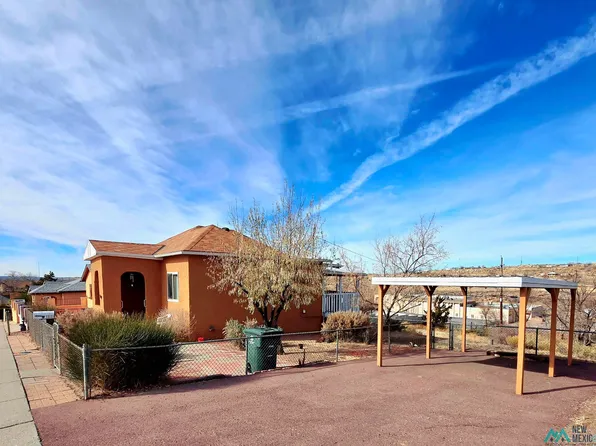 607 E Aztec Ave, Gallup, NM 87301