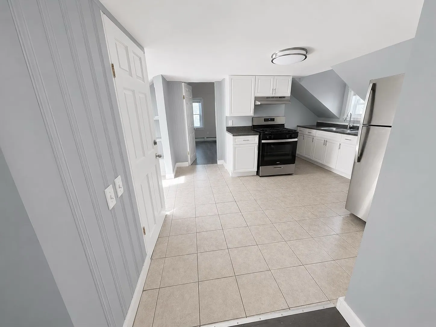 2 bed, 850 sqft, $2,100 — Photo 3