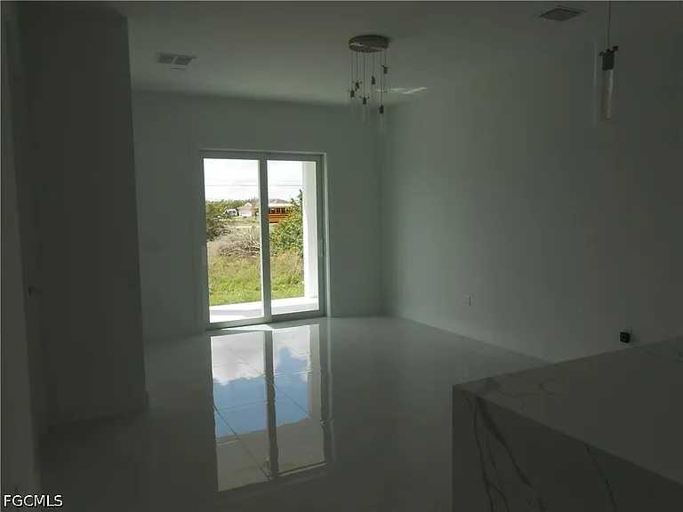 320 Poplar St — Photo 12