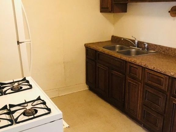 4th image of 922 N Webster St APT 2