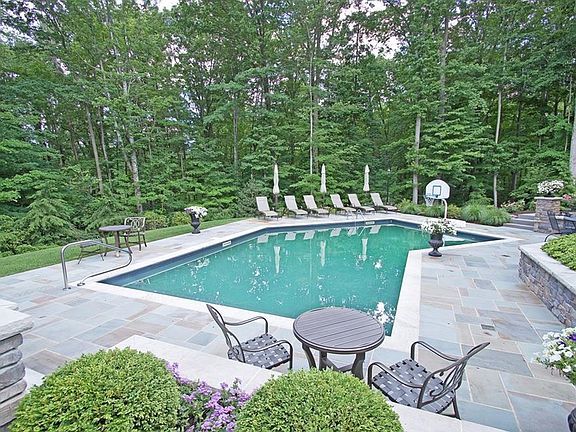5th image of 30 Stonecreek Dr