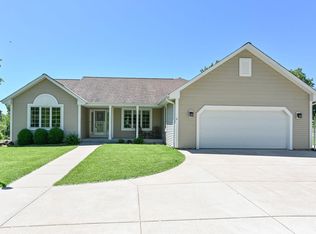 N18W25048 Wamser Dr, Pewaukee, WI 53072