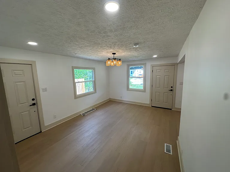 4516 Eichelberger Ave — Photo 5