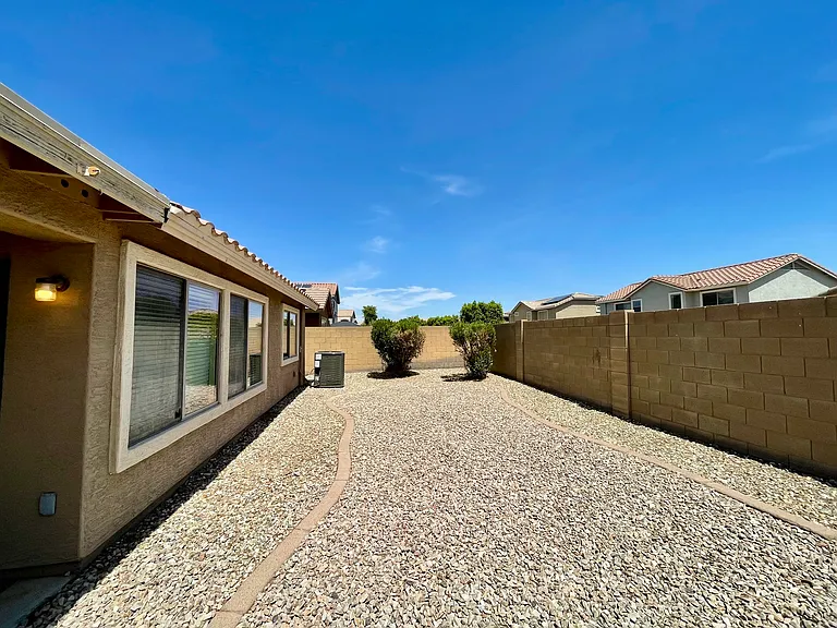 25853 W Elizabeth Ave — Photo 26