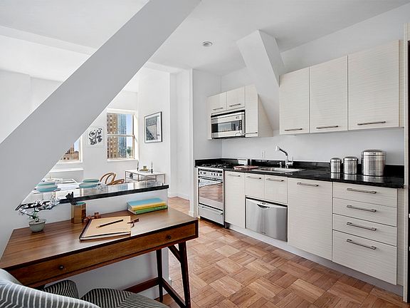 3rd image of 20 Exchange Pl APT 520