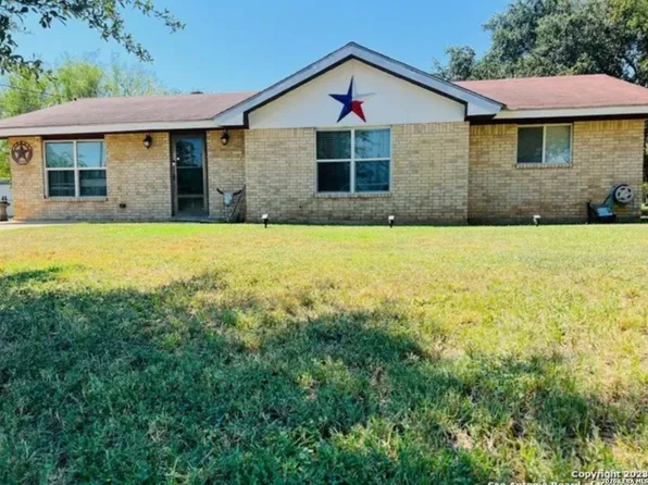 305 E HUGO ST, Dilley, TX 78017