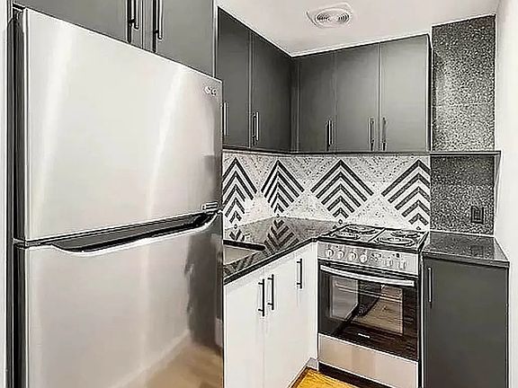 3rd image of 795 Franklin Ave #4AA