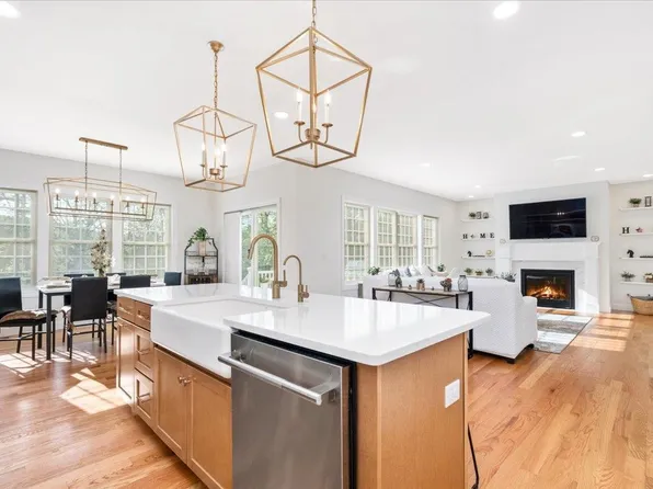 19 Huntington Ridge Road, Bedford, NH 03110