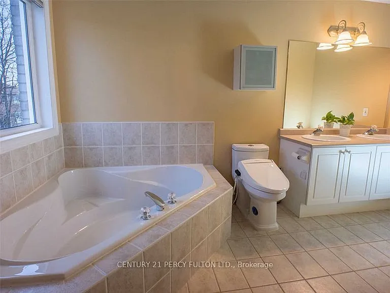 14 Montesano Cres — Photo 12