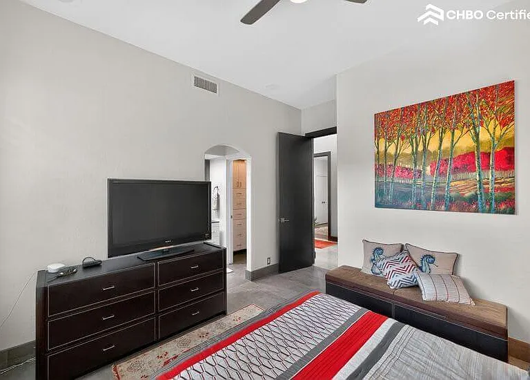 Large flat screen TV & bench seat in Royal Suite