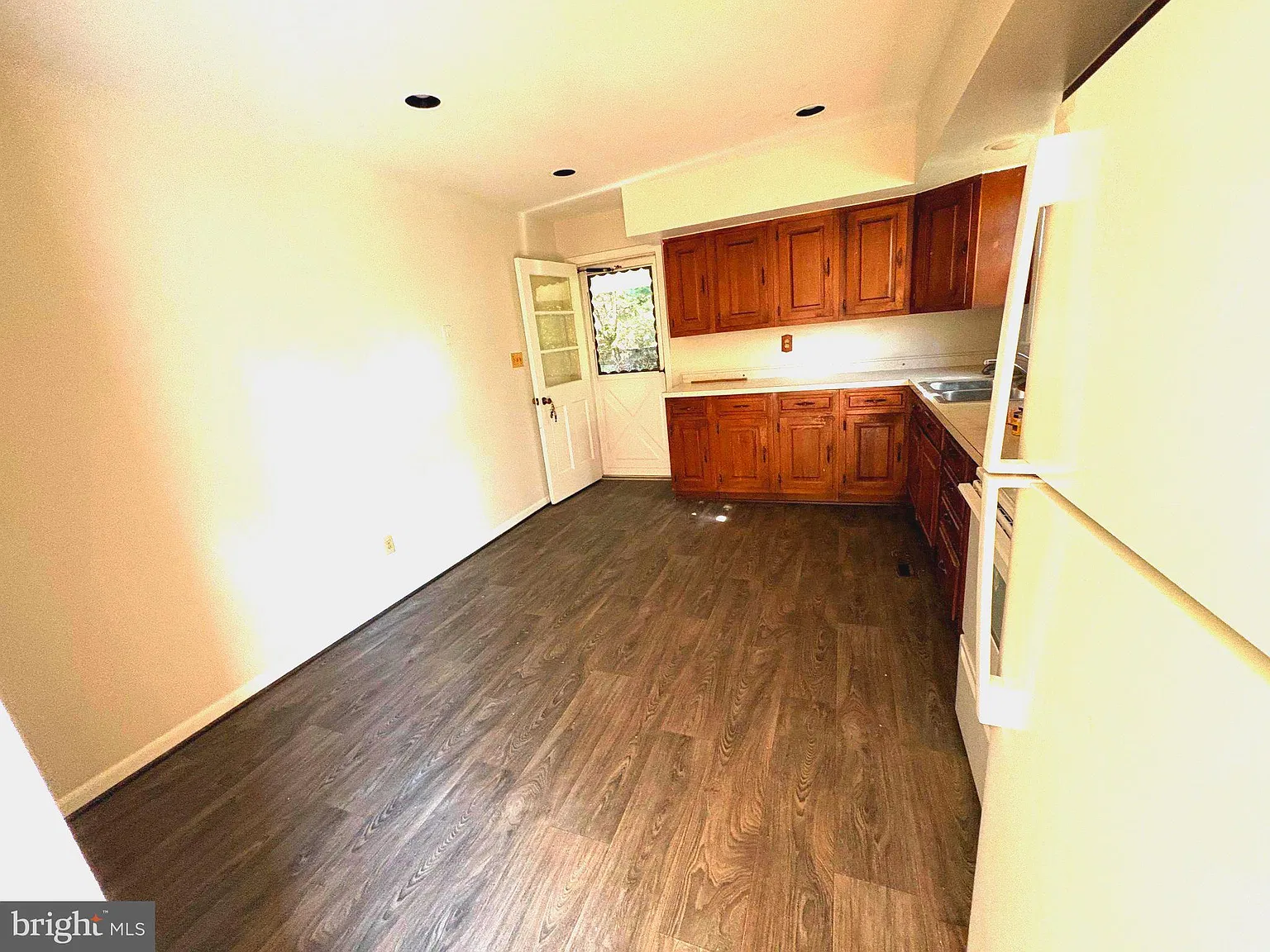 3 bed, 2.0 bath, 1200 sqft, $2,500 — Photo 4