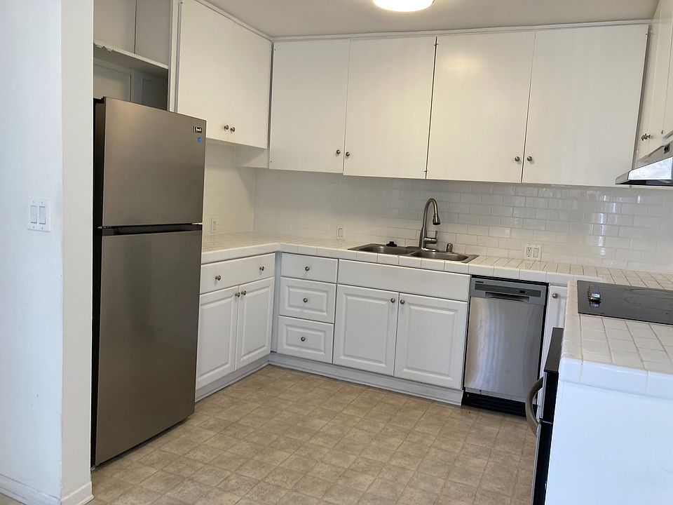 1st image of 1307 Barry Ave APT 2