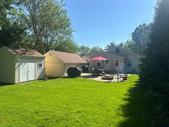 3rd image of 411 Meadow Ln