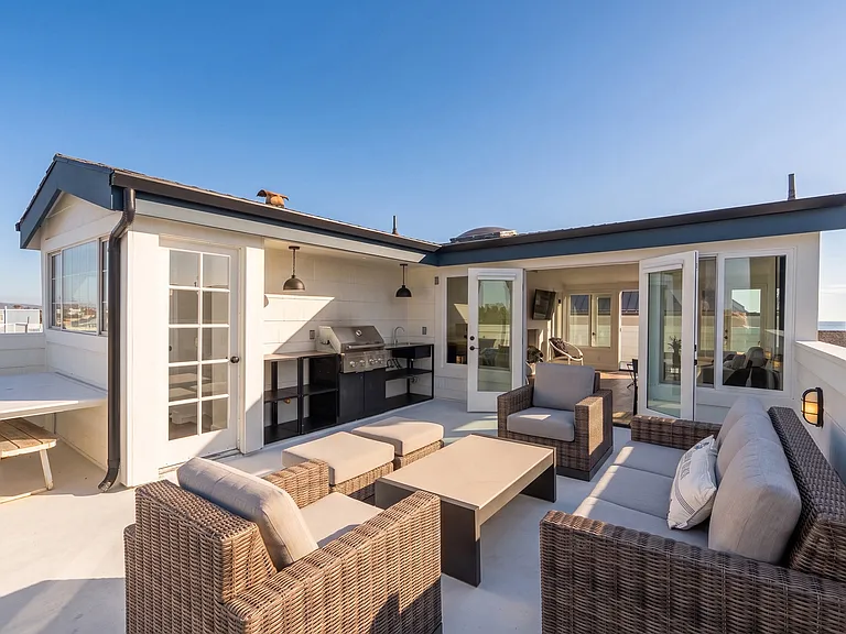 709 W Balboa Blvd — Photo 48