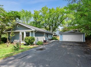 516 Park Rd, Lakemoor, IL 60051