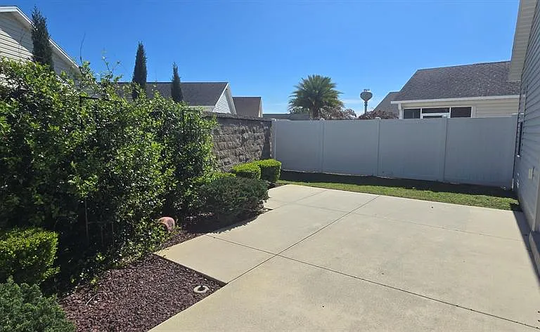 2577 Lindewood St — Photo 4