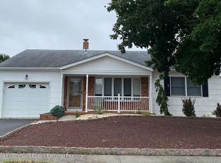 18 Oakfield Rd, Toms River, NJ 08757