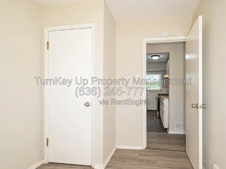 10300 Ross Cir — Photo 12