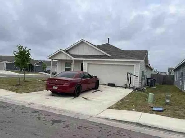 2223 Cyclone Dr, Lockhart, TX 78644