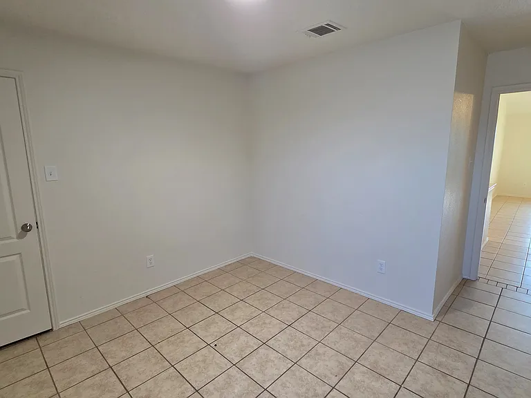 1846 Reynolds St — Photo 10