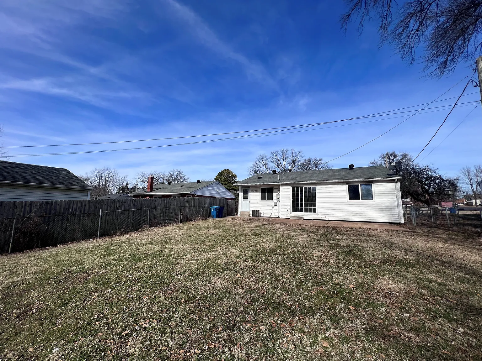 3 bed, 2.5 bath, 2000 sqft, $1,795 — Photo 2