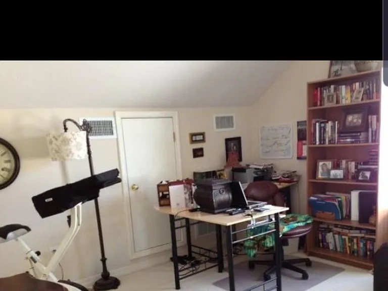 Upstairs bedroom/Office