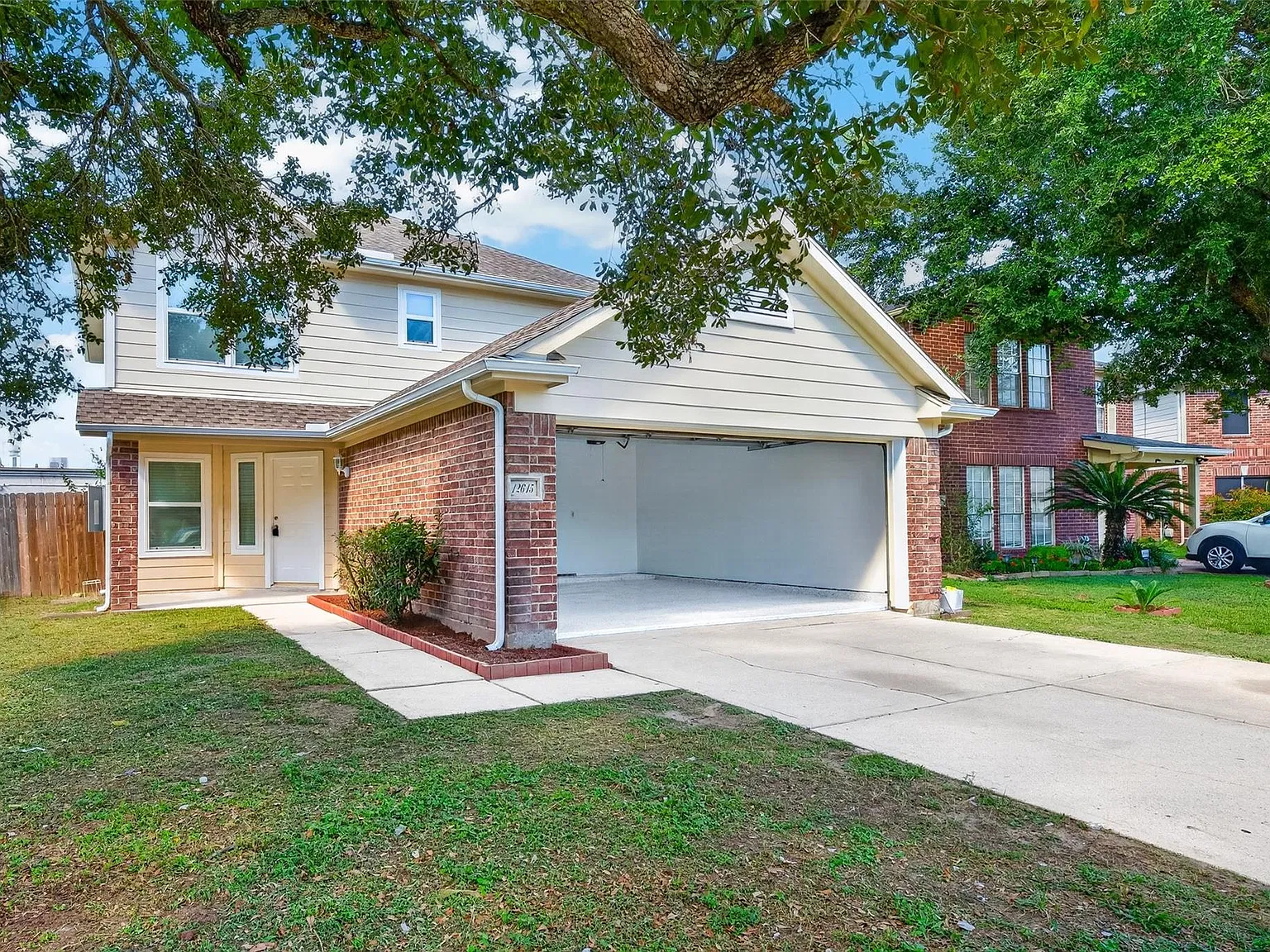3 bed, 2.5 bath, 1600 sqft, $2,100 — Photo 2