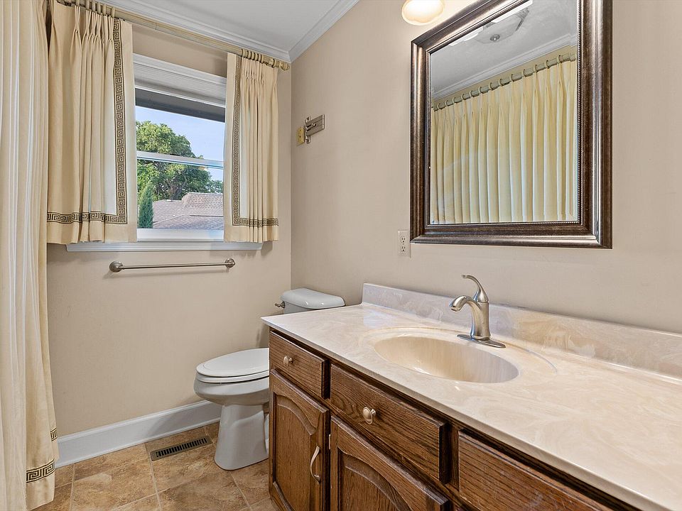 19th image of 4919 Bal Harbor Cir