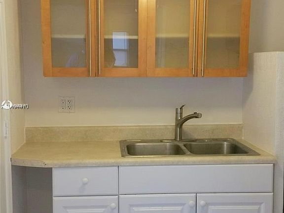 4th image of 610 E Campus Cir #2