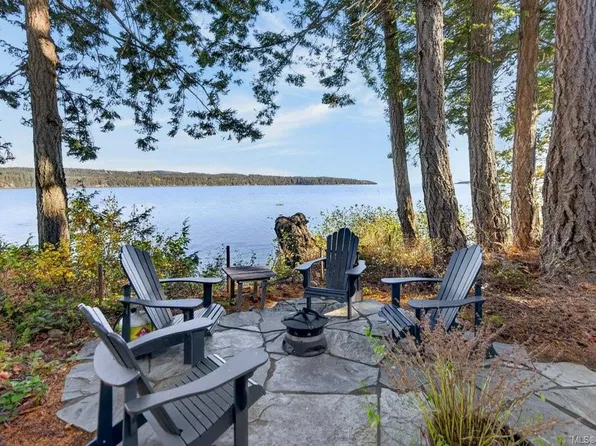 7844 Ships Point Rd, Comox Valley, BC V0R 1W0