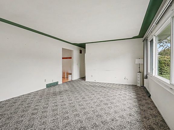 2nd image of 613 Spring St